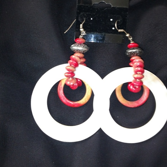 Earrings - Picture 1 of 3